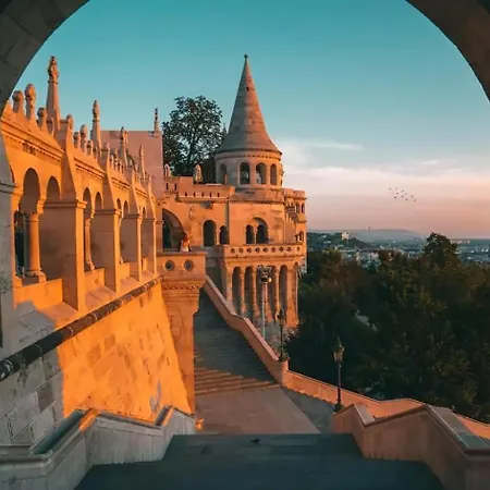 Апартаменты Danube & Buda Castle Views Steps From Parliament