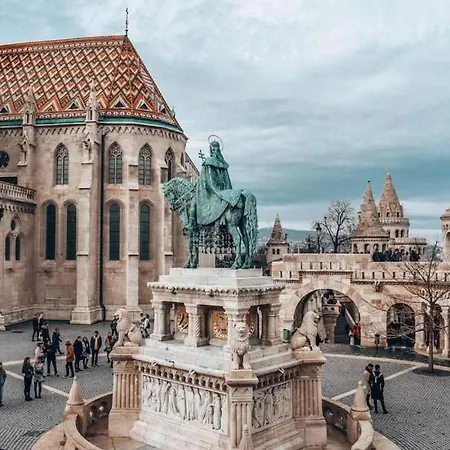 Апартаменты Danube & Buda Castle Views Steps From Parliament